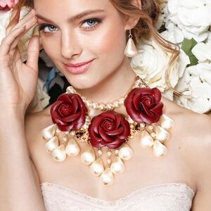 Roses and Pearls Necklace perfect Valentine’s day Statement accessory ! NWT